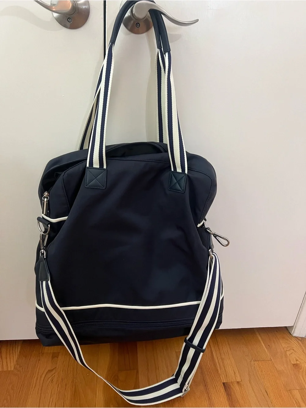 New w/o tags Mark & Graham Navy Tennis Tote with White Trim and Striped Straps
